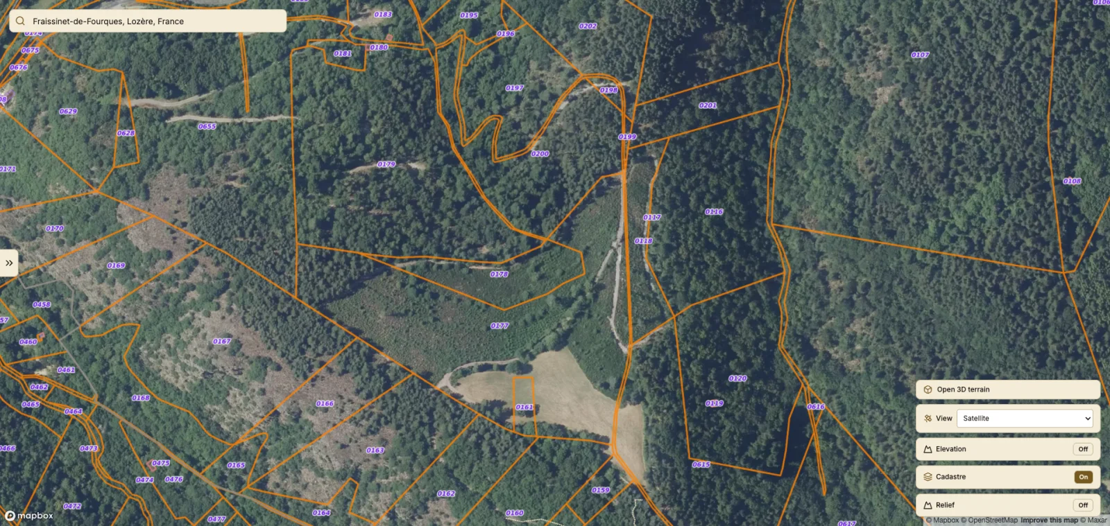 AgroReports map showing cadastral parcel boundaries overlaid on satellite imagery